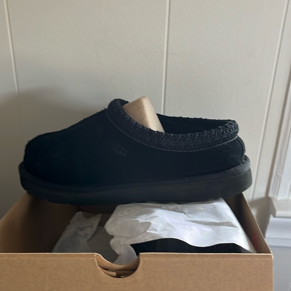Ugg black women’s slippers size 8 new